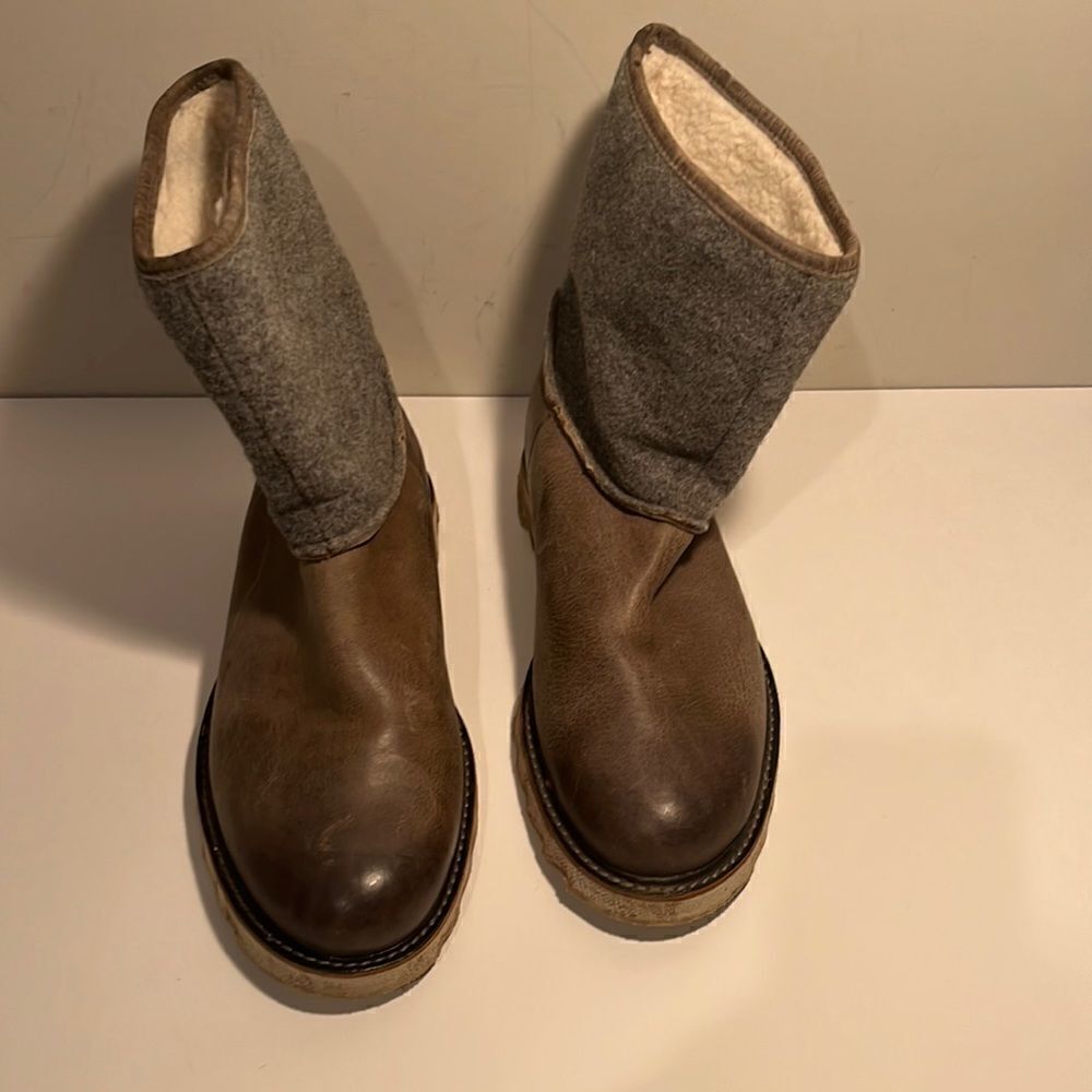 Sorel faux fur lined leather boots